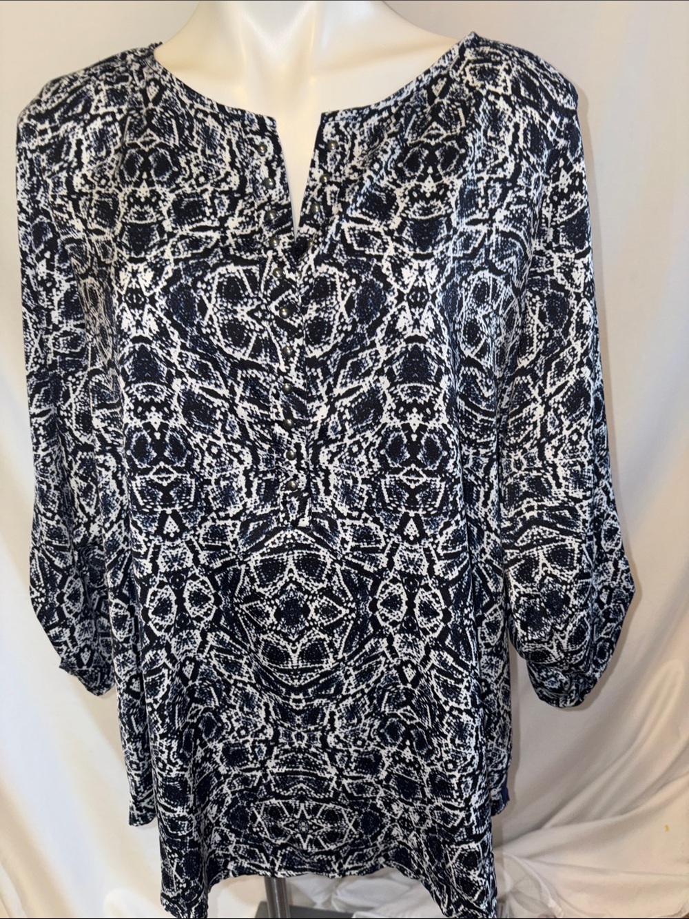 Rock & Republic Black and White Printed V-Neck Tunic